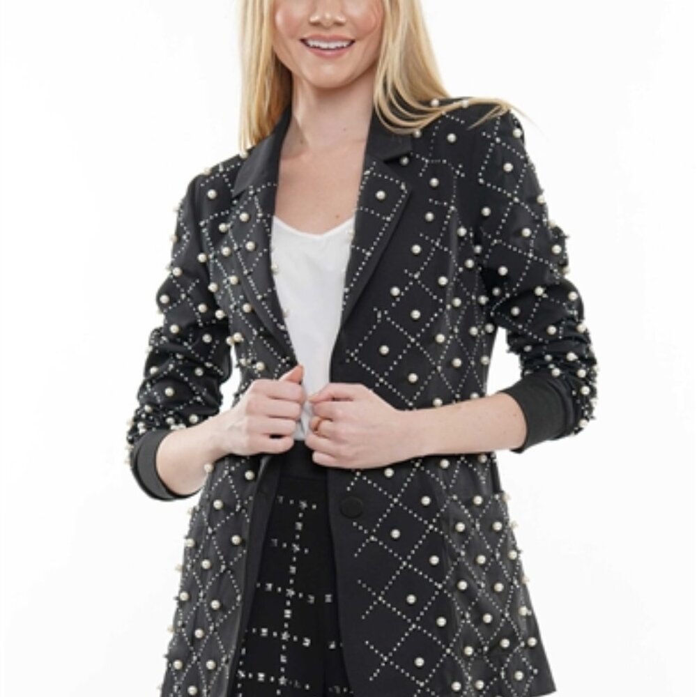 Black Blazar with pearls